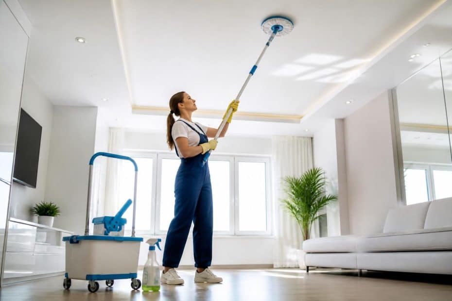 découvrez des astuces pratiques et les meilleurs outils pour laver un plafond facilement et sans effort, afin de rendre cette tâche ménagère simple et rapide.
