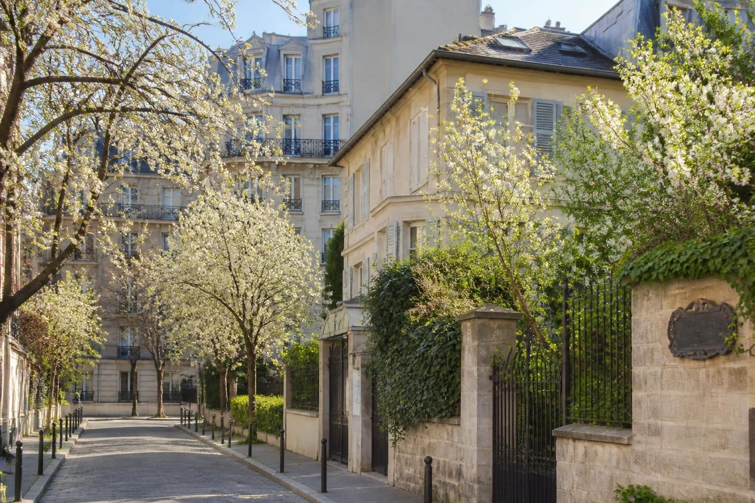 découvrez l'histoire, la localisation et les informations pratiques de la villa poirier dans le 15ème arrondissement de paris, un lieu chargé de charme et d'authenticité.